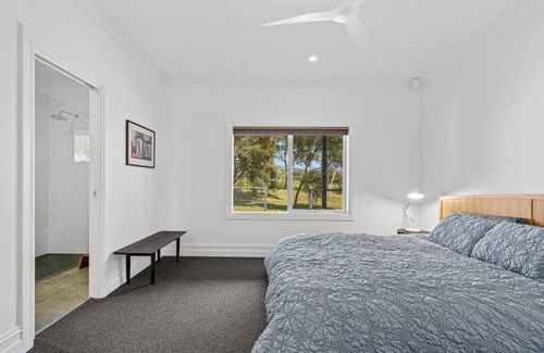 Sellicks Beach House | Tranquility in Sellicks - 4 Bdrm 2.5Bth