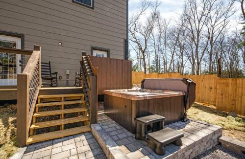 Sevierville House | Tranquility/Mountain Cabin/Indoor Pool/Hot Tub/Games/Views