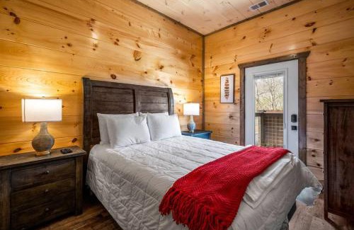Sevierville House | Tranquility/Mountain Cabin/Indoor Pool/Hot Tub/Games/Views