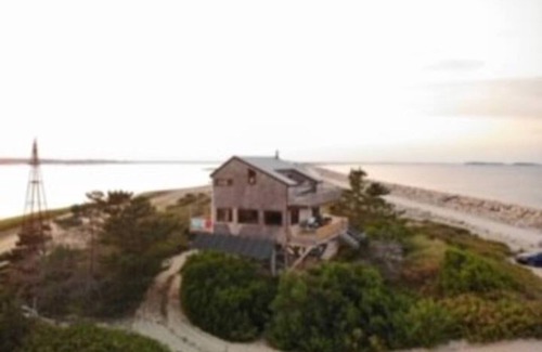 Plymouth House | Tranquility & Privacy on Plymouth Beach!