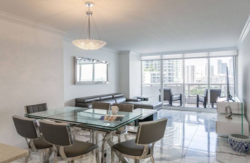 Downtown Miami Apartment | Tranquility on the Bay