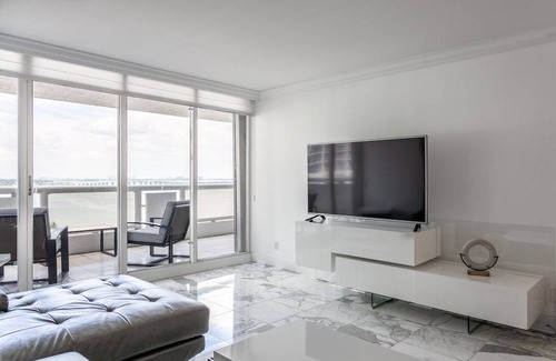 Downtown Miami Apartment | Tranquility on the Bay