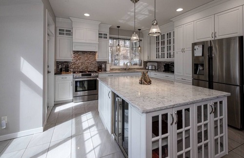 Central Okanagan House | Transcendent View Oasis - Lakeview Family Home