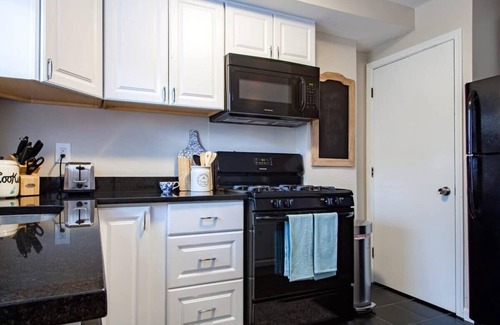 Old Town West House | Transit-Friendly Home/Old Town/Parking