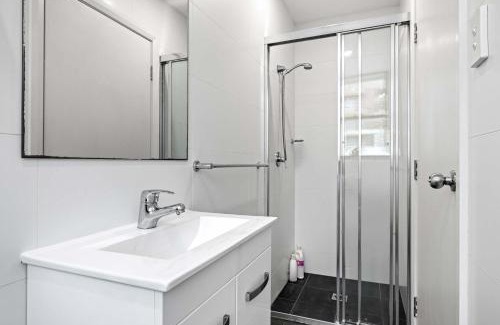 Kingsford Apartment | Transit-Friendly Studio - Direct to City & Beach