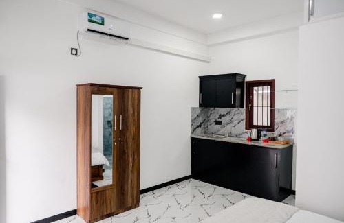 Andiambalama Hotel | Transit Heaven - 10 Minutes to Airport