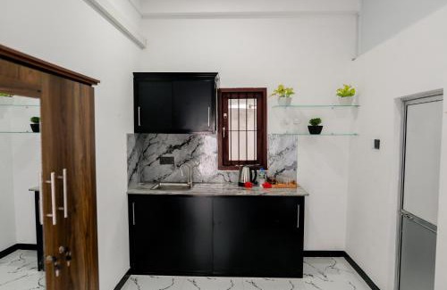 Andiambalama Hotel | Transit Heaven - 10 Minutes to Airport