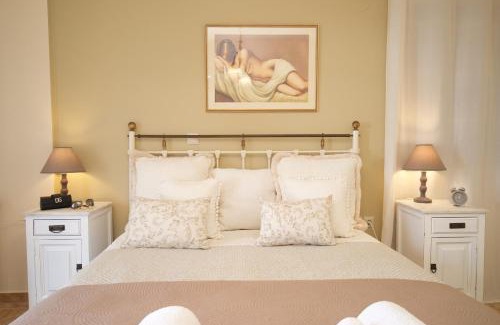 Karavados Villa | Trapezaki Villas, Seafront Accommodation