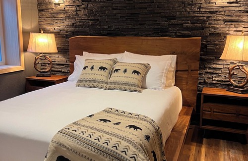 Trapper Creek Cabin | Trapper Creek Lodge, 2 HOMES