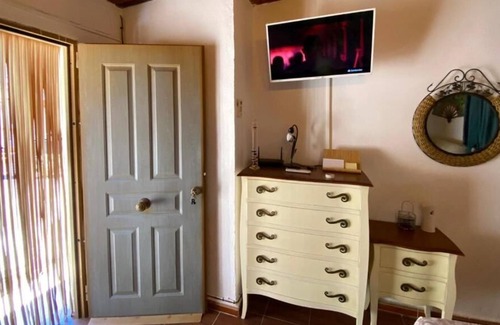 Cordoba Apartment | TrassierraRooms D Room with bathroom and kitchen 10 min from downtown