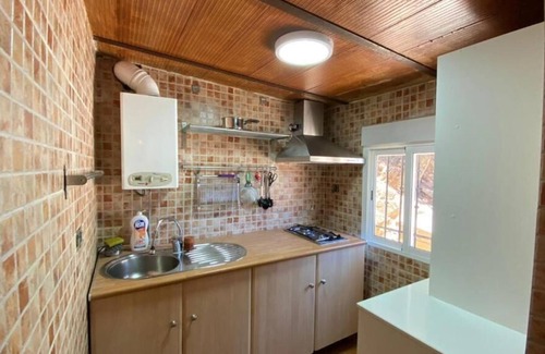 Cordoba Apartment | TrassierraRooms D Room with bathroom and kitchen 10 min from downtown