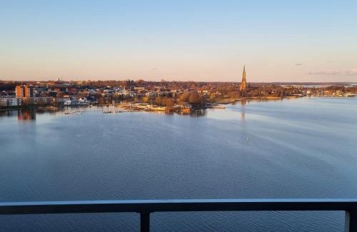 Schleswig Apartment | Traumblick! Mitten im Wasser, dem Himmel ganz nah!