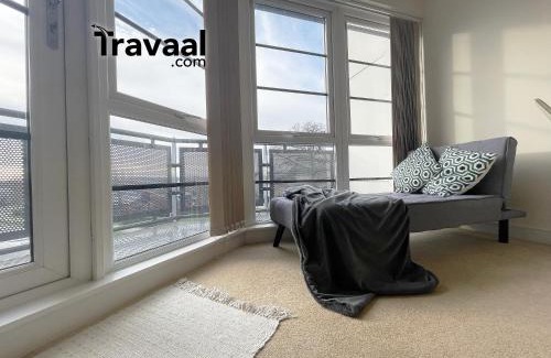 Rushmoor District Apartment | Travaal.©om - 2 Bed Serviced Apartment Farnborough