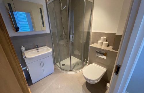 Rushmoor District Apartment | Travaal.©om - 2 Bed Serviced Apartment Farnborough