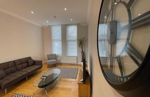 Rushmoor District Apartment | Travaal.©om - 2 Bed Serviced Apartment Farnborough