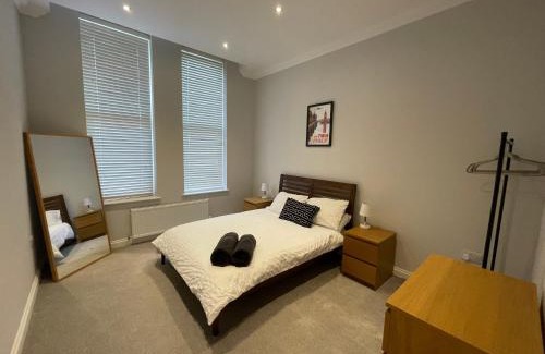 Rushmoor District Apartment | Travaal.©om - 2 Bed Serviced Apartment Farnborough