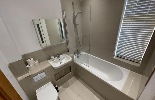 Rushmoor District Apartment | Travaal.©om - 2 Bed Serviced Apartment Farnborough