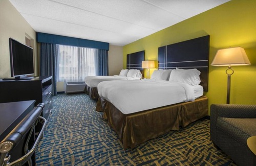Savannah Hotel | Travel Destination! FREE Parking! Close to Downtown Disney District
