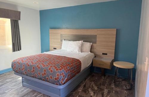 Southwest Anaheim Hotel | Travel Inn Motel