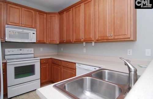 Huntcliff House | Travel Nurses/Healthcare Professionals upstairs bedroom.
