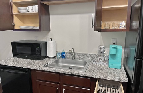 Madison Park Apartment | Travel Professionals Welcome - Located in South Park