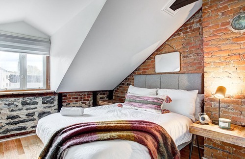 Latin Quarter Apartment | Traveler's Gem Downtown 3BR-2BA| Walk Everywhere |