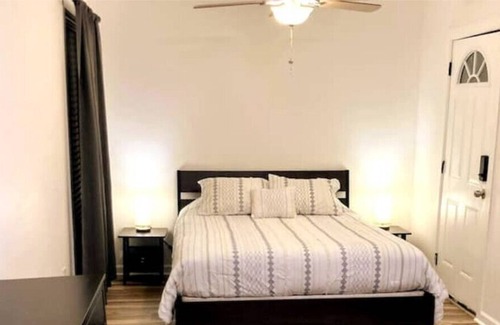 Oak Cliff House | Traveler's Haven w/ deck, laundry, & full kitchen