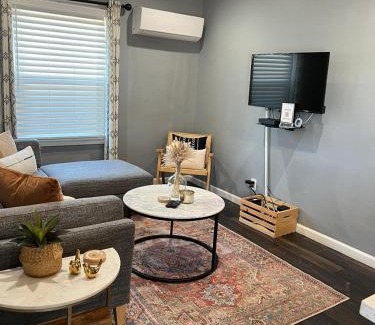 Willmore Apartment | Traveler's Pick Cozy, Near Beach & Dtwn,Prkg LB C