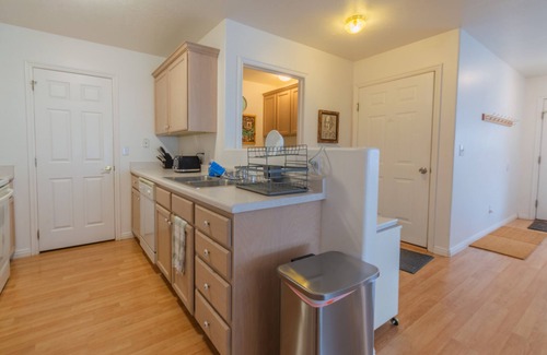 Cedar City House | Traveler's Rest 3 Bedroom Home by RedAwning