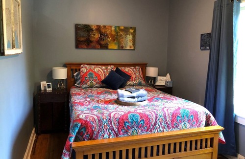 Northeast Kansas City House | Travelers! Cottage West is a Perfect Stop on Your Trip! Central locale near hwys