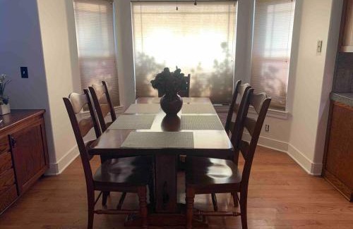 Gilroy House | Travelers Dream Near Monterey San Jose, santa Cruz SJC