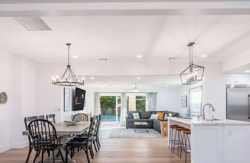 Paradise Valley Village Villa | Travelers Dream Oasis+JumpMan PicklballCrt+PuttPut+HeatedPool+BocceBall Court+