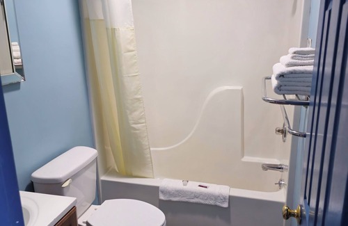 Hendron Hotel | Travelers Inn and Suites