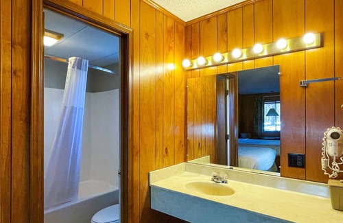 Eureka Springs Hotel | Travelers Inn