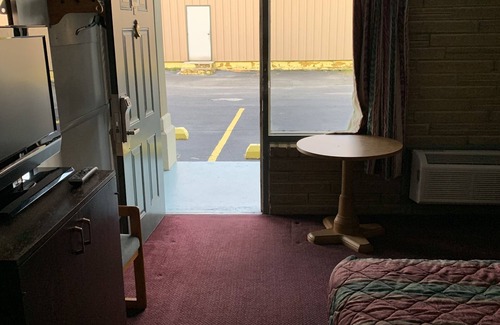 Valdosta Hotel | Travelers Inn