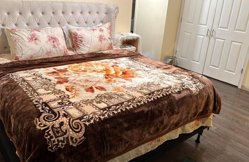 Newark House | Travelers Long Stay wit Private Bathroom