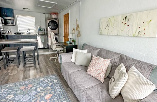 Venice Gardens House | Travelers Nook close to Venice Beach!