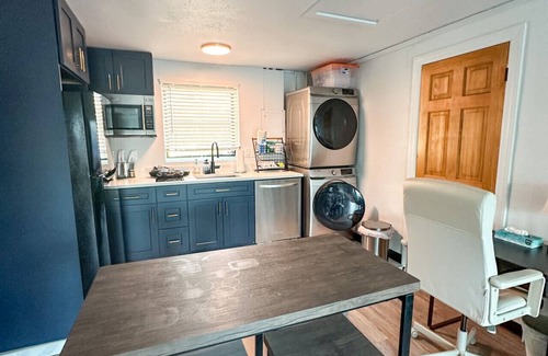 Venice Gardens House | Travelers Nook close to Venice Beach!