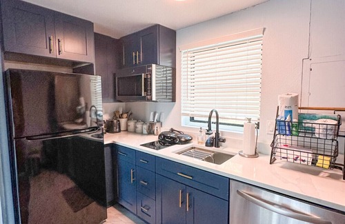 Venice Gardens House | Travelers Nook close to Venice Beach!