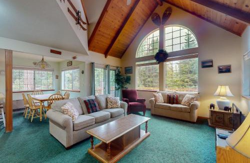 Shaver Lake House | Travelers Rest