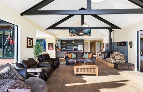 Arrow Junction House | Travelers Retreat Live The Dream