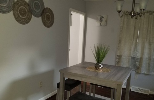 Roanoke House | Traveling? Nurse? Doctor? Bring the family and enjoy your Home Away/ Staycay!
