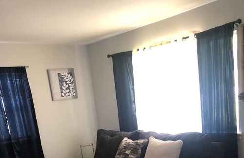 Roanoke House | Traveling? Nurse? Doctor? Bring the family and enjoy your Home Away/ Staycay!