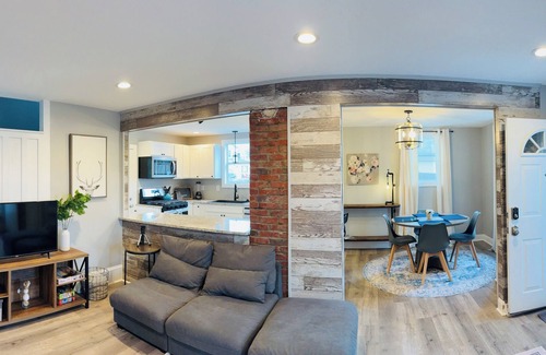 Portage Lakes House | Traveling Professional's Paradise portage lakes Akron canton area dog friendly!