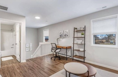 Fort Wayne House | Traveling worker-ready Transitional Modern Home!
