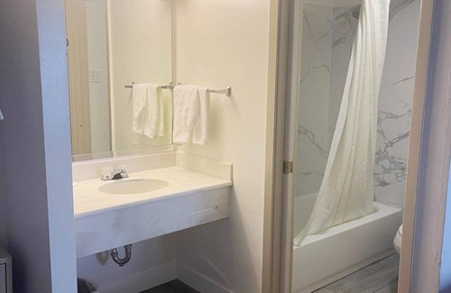 South San Francisco Hotel | Travelodge by Wyndham San Francisco Airport North