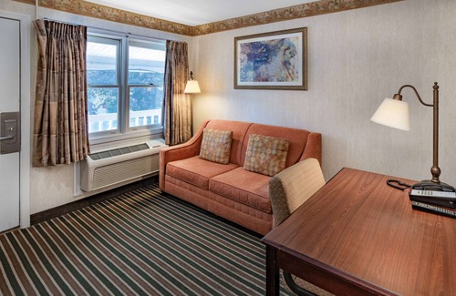 Great Barrington Hotel | Travelodge by Wyndham Great Barrington Berkshires