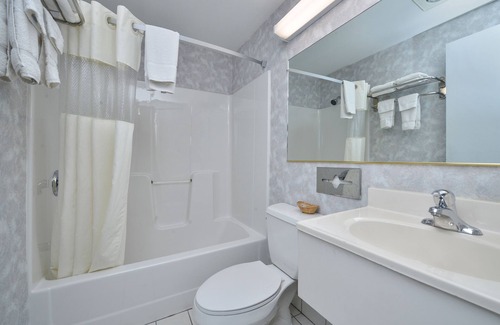 Great Barrington Hotel | Travelodge by Wyndham Great Barrington Berkshires