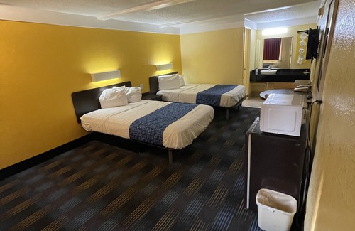 Benton Harbor Hotel | Travelodge by Wyndham Benton Harbor MI