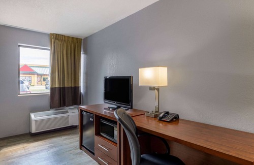 Brooklyn Center Hotel | Travelodge by Wyndham Brooklyn Center